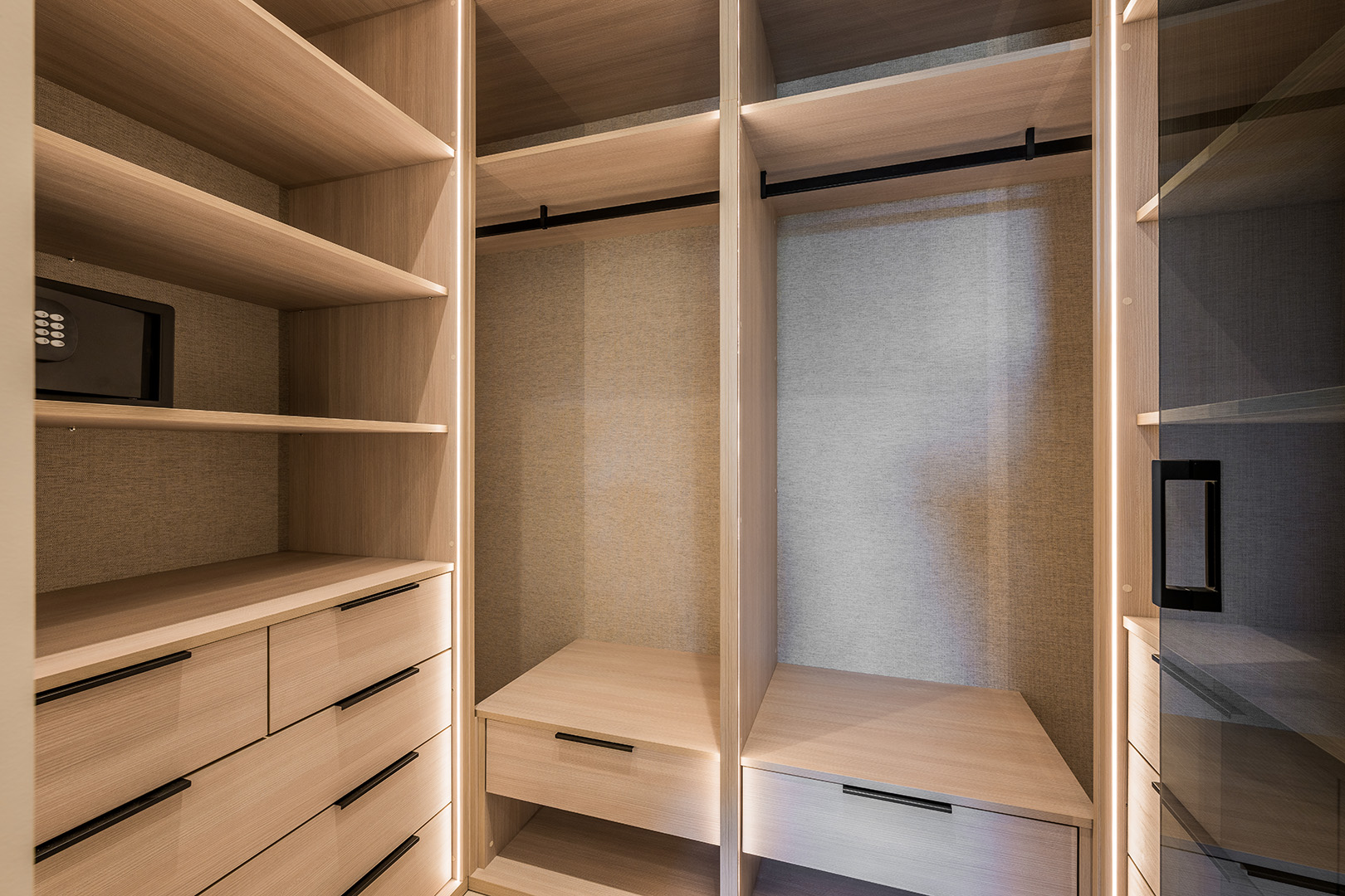 Bahia del Velerin 3-1 - 17 master bedroom closet