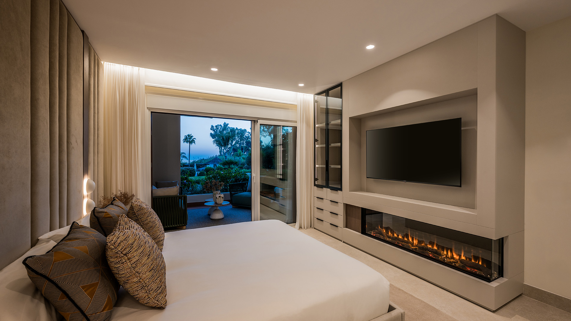 Bahia del Velerin 3-1 - 32 Master bedroom evening