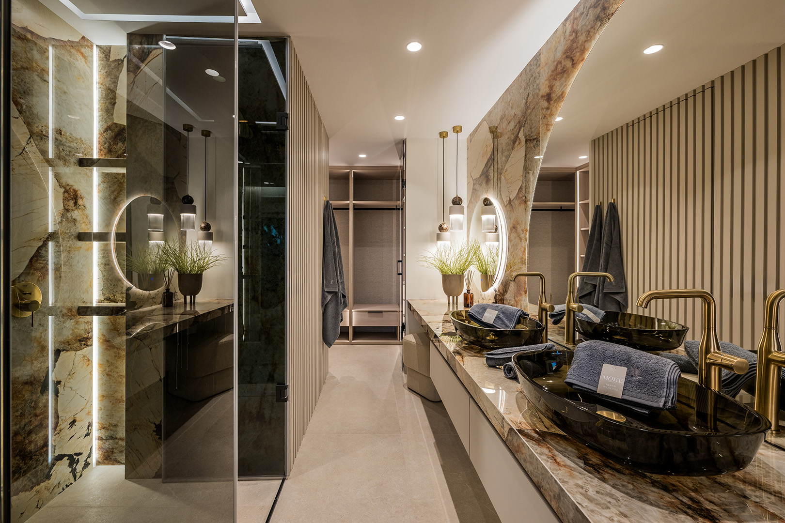 Bahia del Velerin 3-1 - 35 Master bathroom evening
