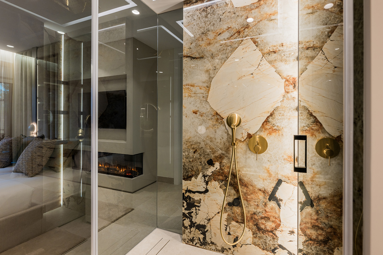 Bahia del Velerin 3-1 - 37 Master bathroom evening