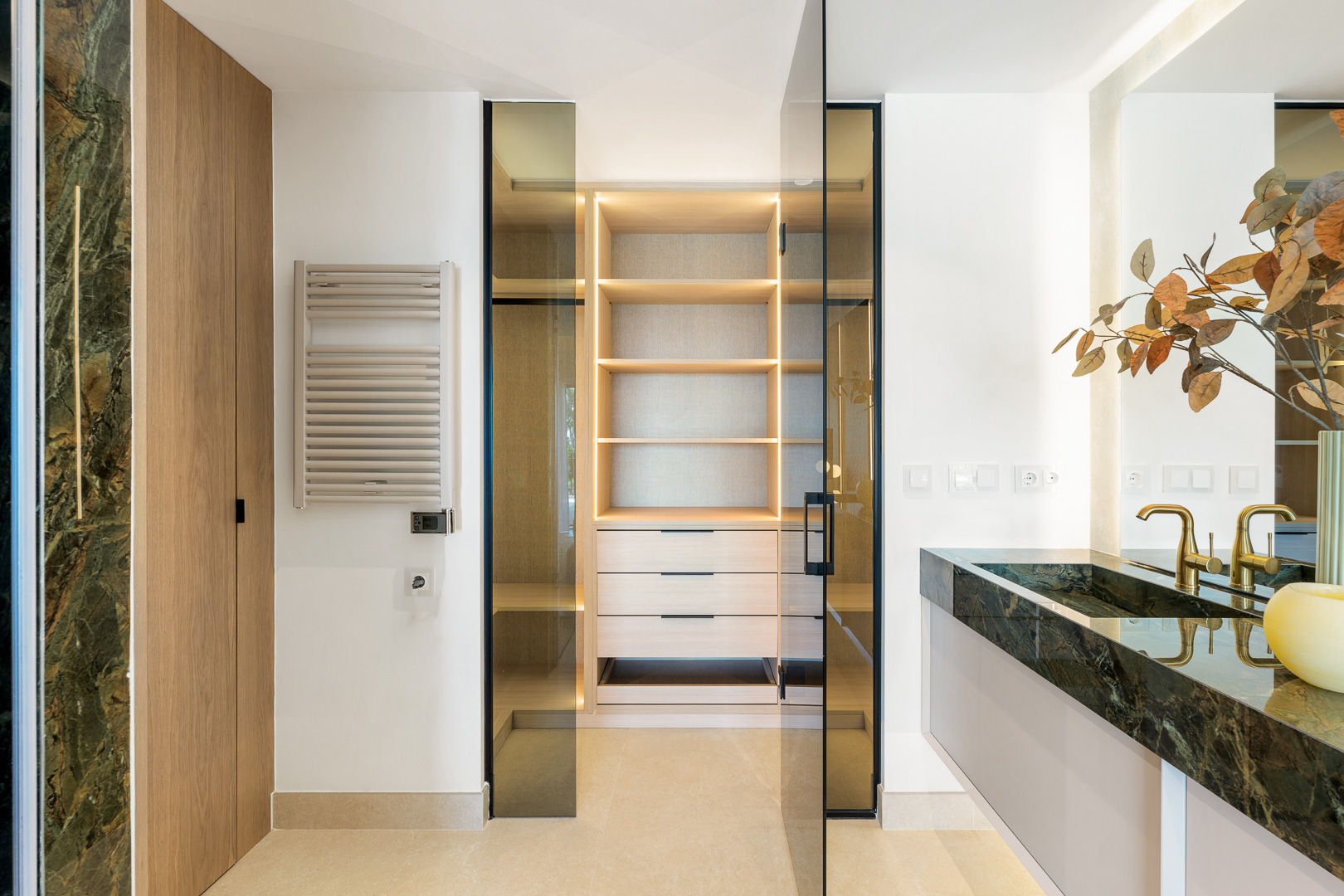 Bahia del Velerin 3-5 - 22 Master bathroom closet