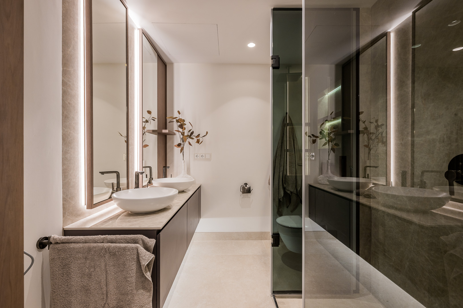 Bahia del Velerin 3-5 - 40 second bathroom night