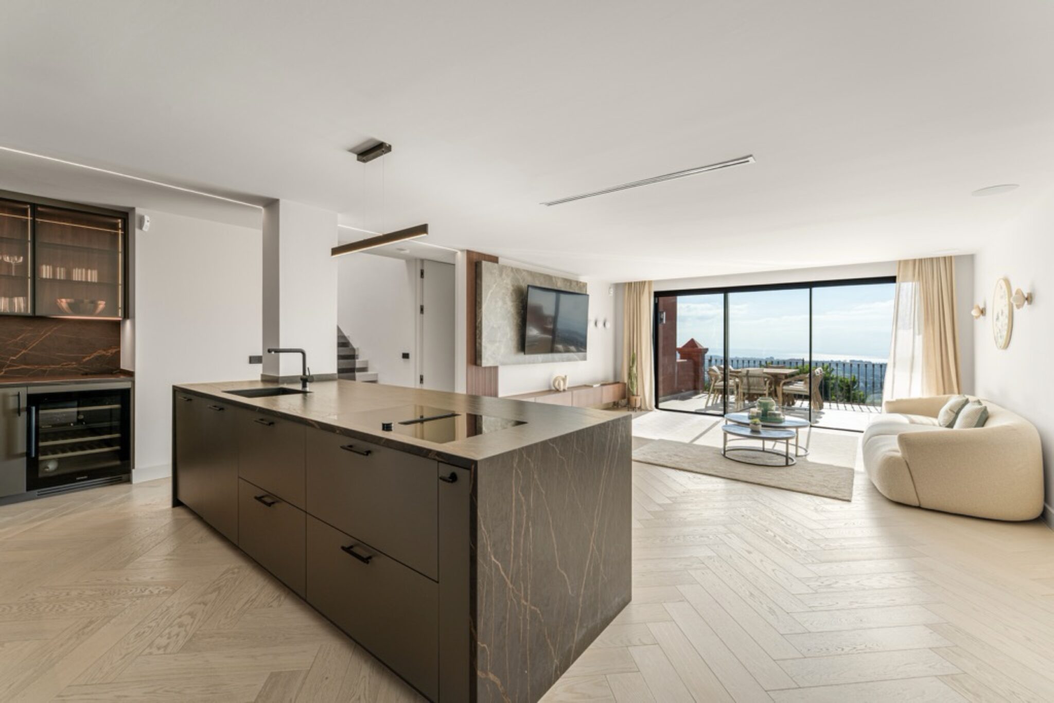 Penthouse Halcon 2-25