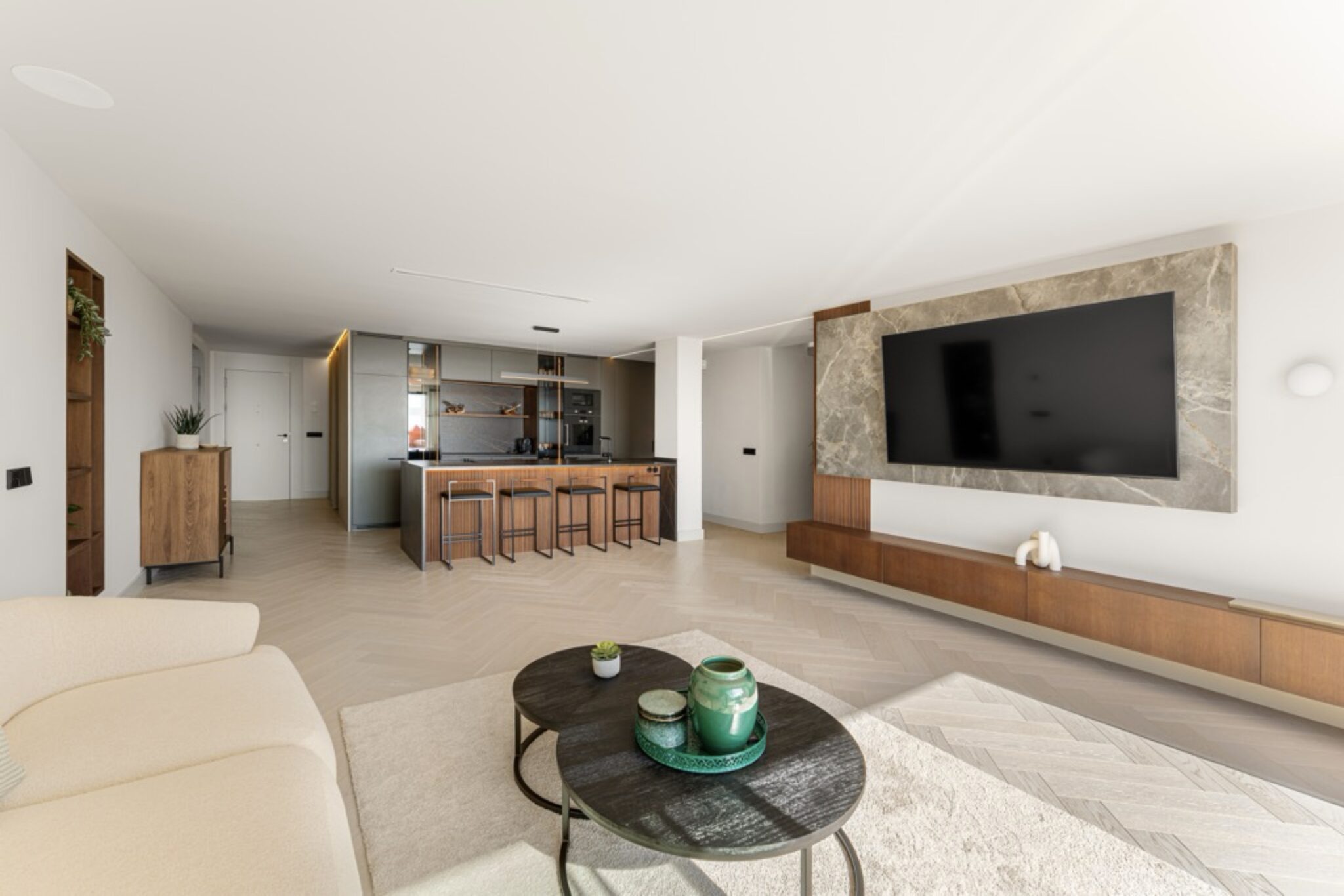 Penthouse Halcon 2-27